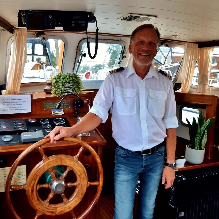 Отель Motor Yacht Almaz Амстердам Экстерьер фото
